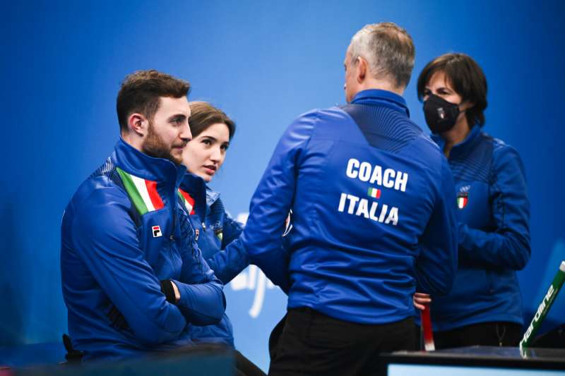 amos mosaner e stefania constantini campioni olimpici di curling 20