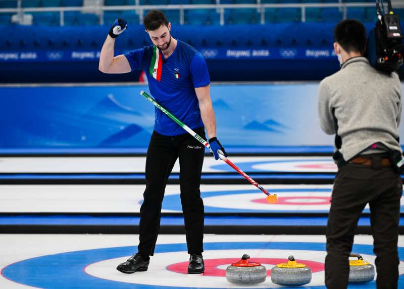 amos mosaner e stefania constantini campioni olimpici di curling 25