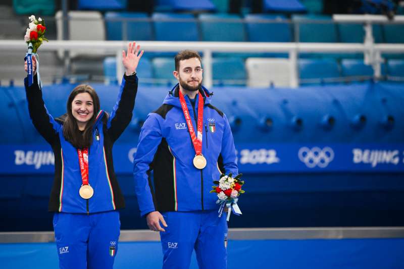 amos mosaner e stefania constantini campioni olimpici di curling 27