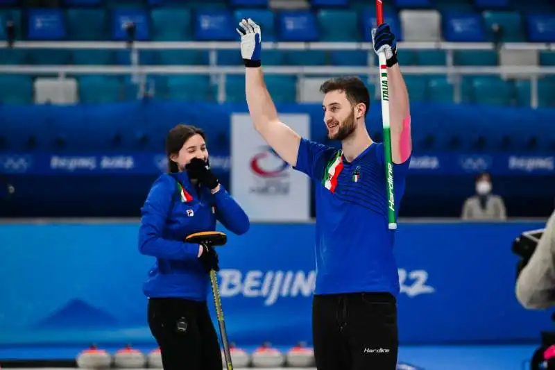 amos mosaner e stefania constantini campioni olimpici di curling 33