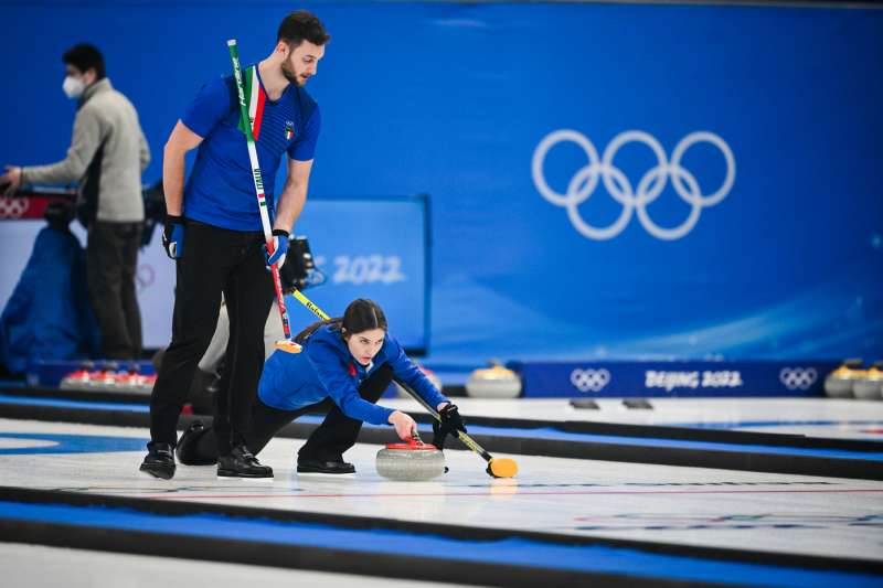 amos mosaner e stefania constantini campioni olimpici di curling 35