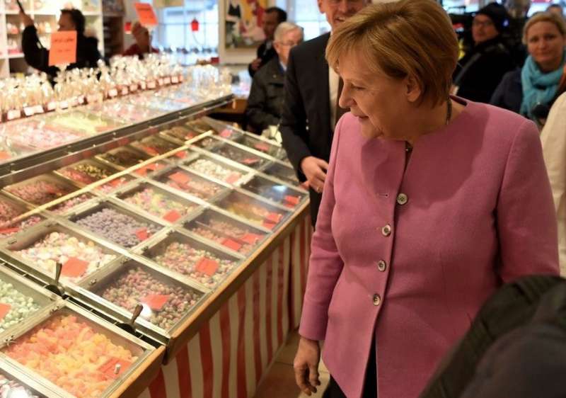 ANGELA MERKEL AL SUPERMERCATO