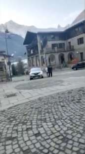 automobilista minaccia vigile urbano courmayeur