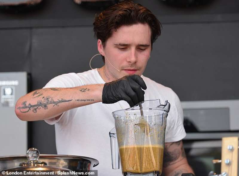 brooklyn beckham 2