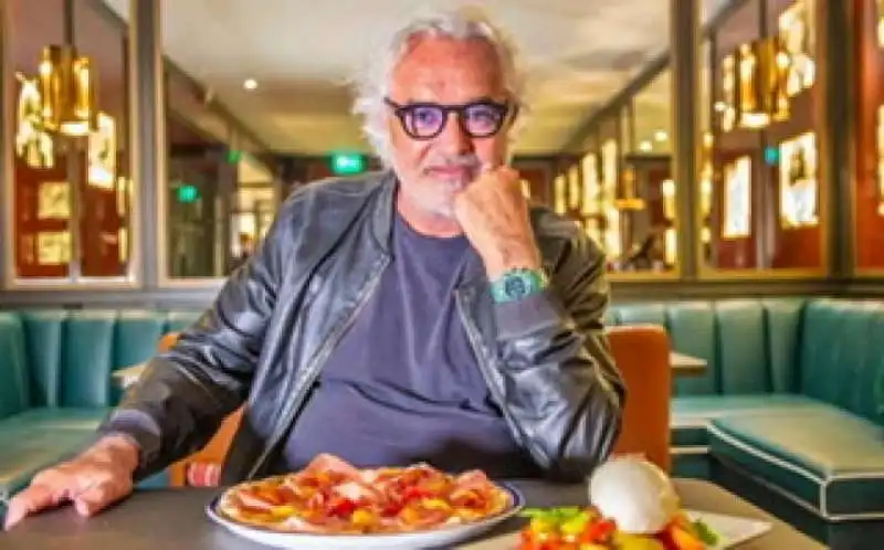 crazy pizza di flavio briatore apre a roma 6