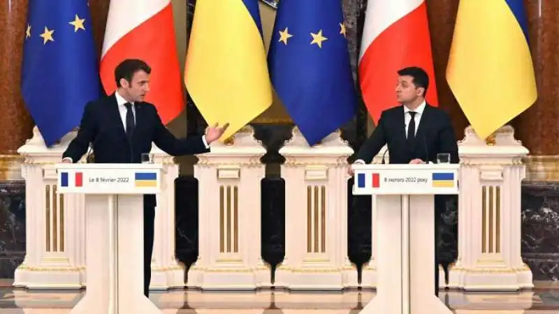 emmanuel macron Volodymyr  zelensky.  