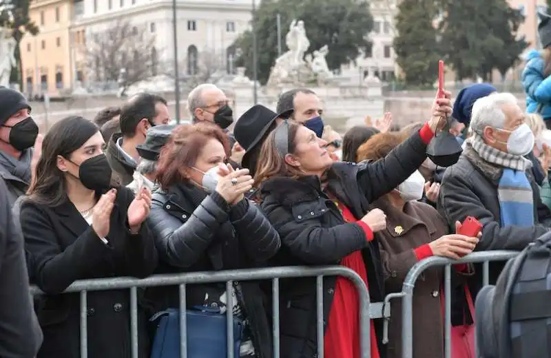 folla per l ultimo saluto a monica vitti  foto di bacco