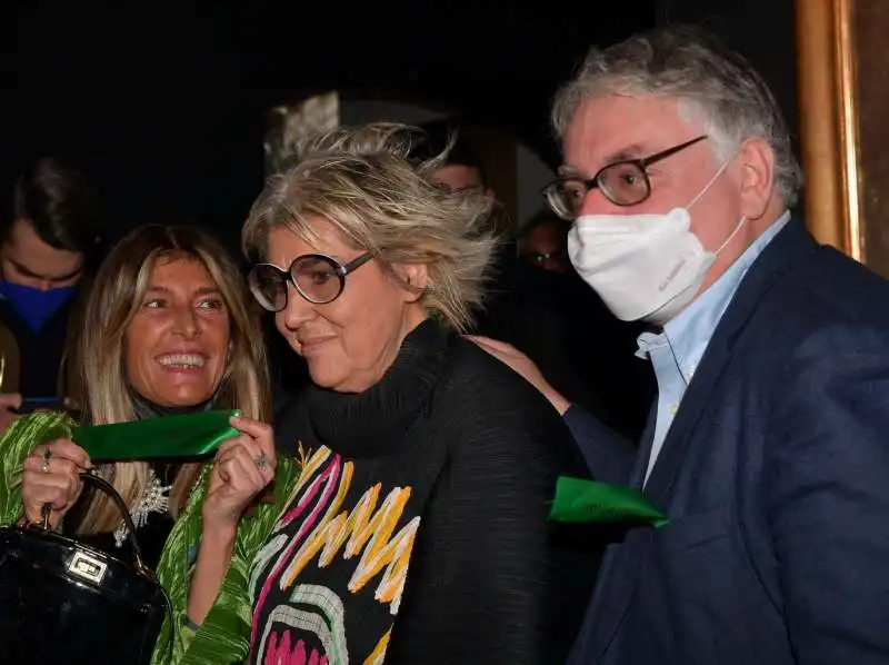 giovanna caruso fendi con la madre alda fendi e miguel gotor  foto di bacco