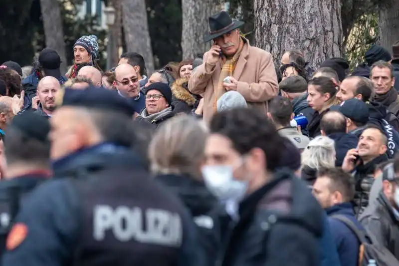 il generale pappalardo   protesta contro il green pass       