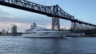 Il superyacht di Putin nel canale di Kiel