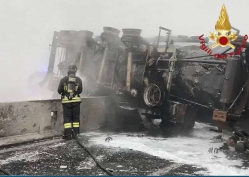 incidente sulla a1 a lodi 4