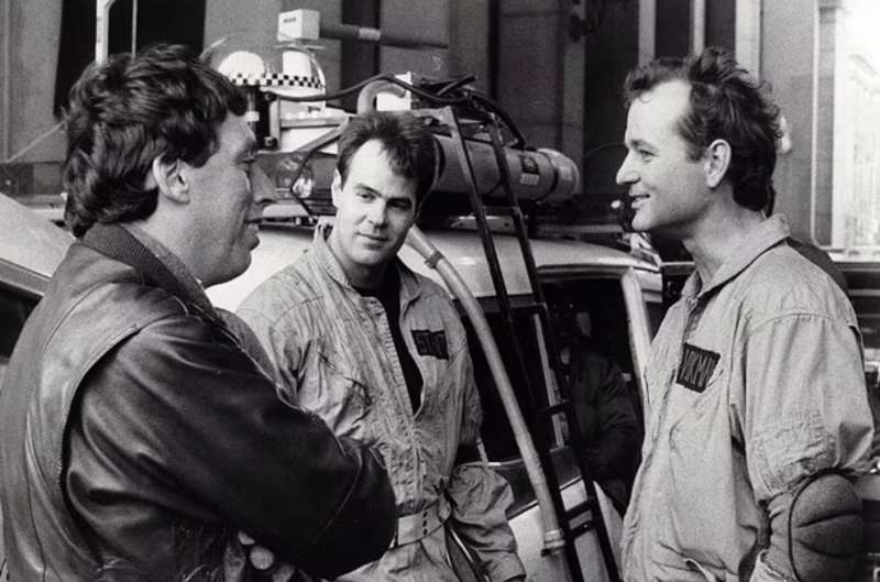 ivan reitman, dan aykroyd e bill murray sul set di ghostbusters