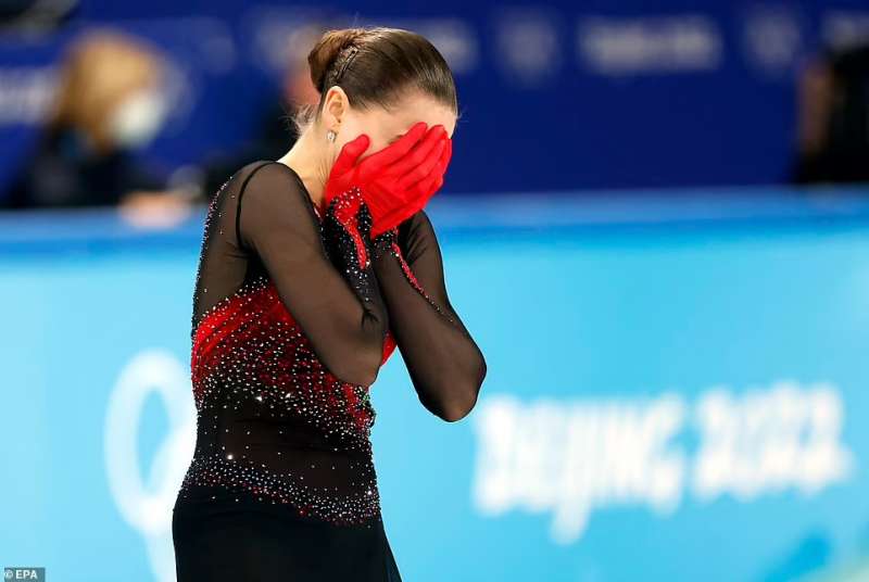 kamila valieva durante la finale di pattinaggio libero a pechino 2022 9