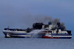 la euroferry olympia in fiamme 2