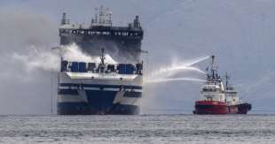 la euroferry olympia in fiamme 3