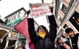 manifestazione studenti genova