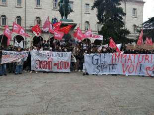 manifestazione studenti perugia