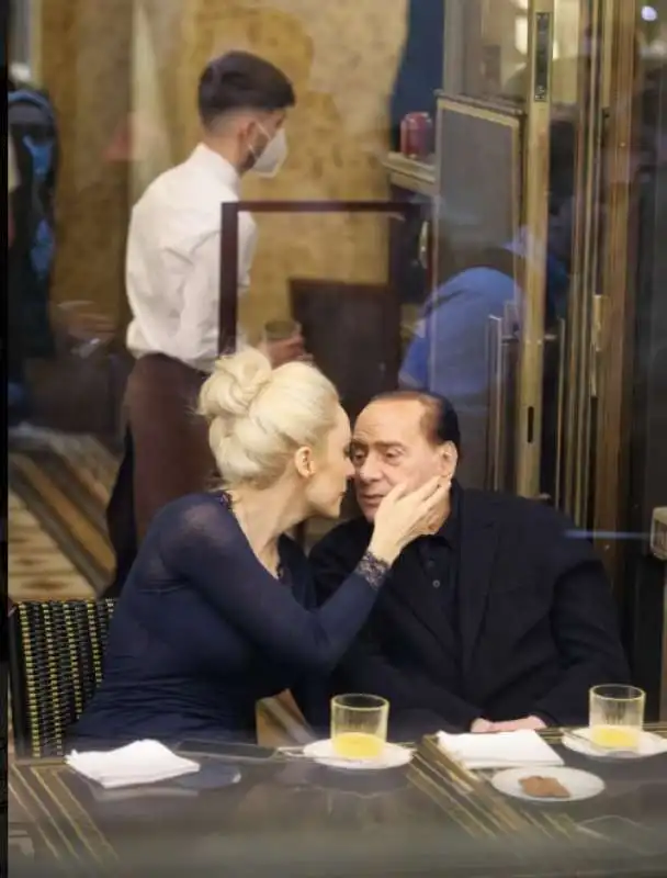 marta fascina e silvio berlusconi da cracco in galleria, a milano   2