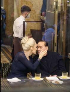 marta fascina e silvio berlusconi da cracco in galleria, a milano 2