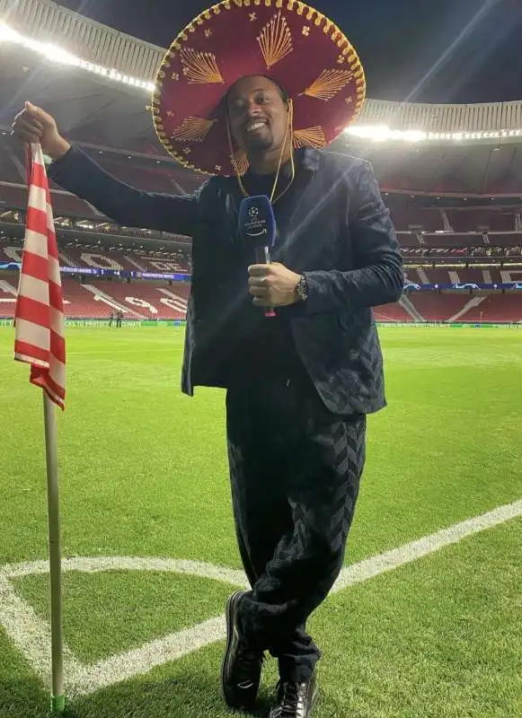 patrice evra con il sombrero al wanda metropolitano