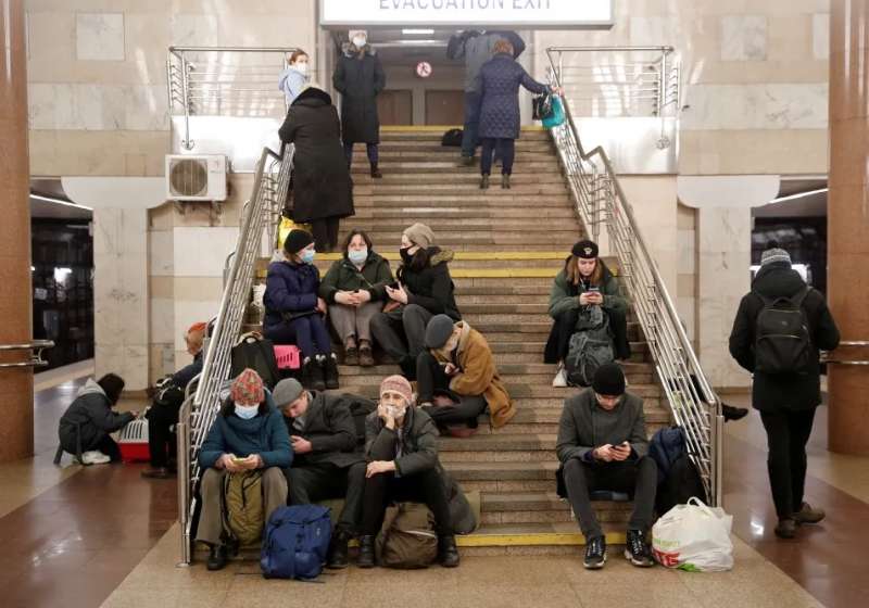 persone rifugiate nella metropolitana a kiev 2