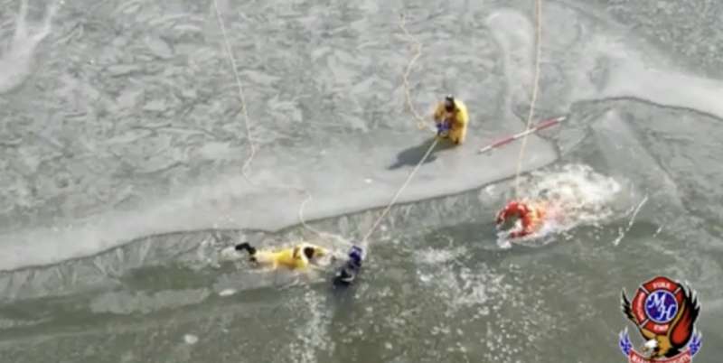 pompieri salvano adolescenti in un lago ghiacciato durante esercitazione 3