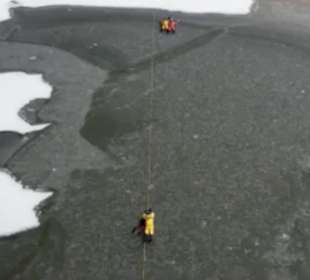 pompieri salvano adolescenti in un lago ghiacciato durante esercitazione 5