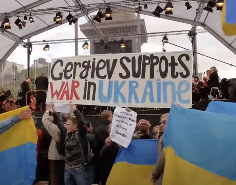 protesta contro valery gergiev a londra trafalgar square 11 maggio 2014