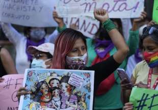 proteste in peru contro hector valer