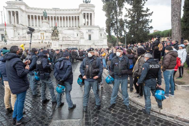 roma, protesta contro il green pass 14 febbraio 2022 5