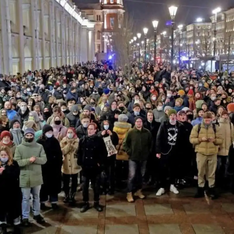 russia, arresti dei manifestanti contro la guerra 22