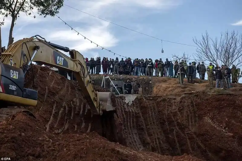 salvataggio del piccolo rayan in marocco 13