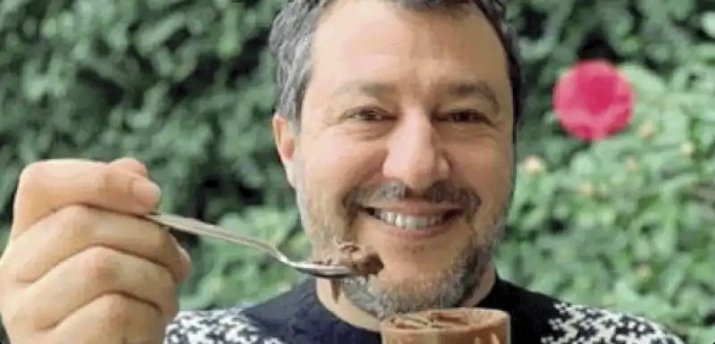 salvini in quarantena mangia la nutella 