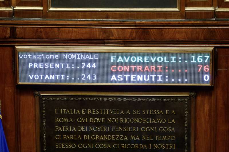 senato voto su conflitto di attribuzione su procedimento penale del senatore renzi