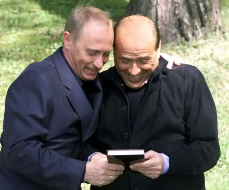 silvio berlusconi e vladimir putin 4