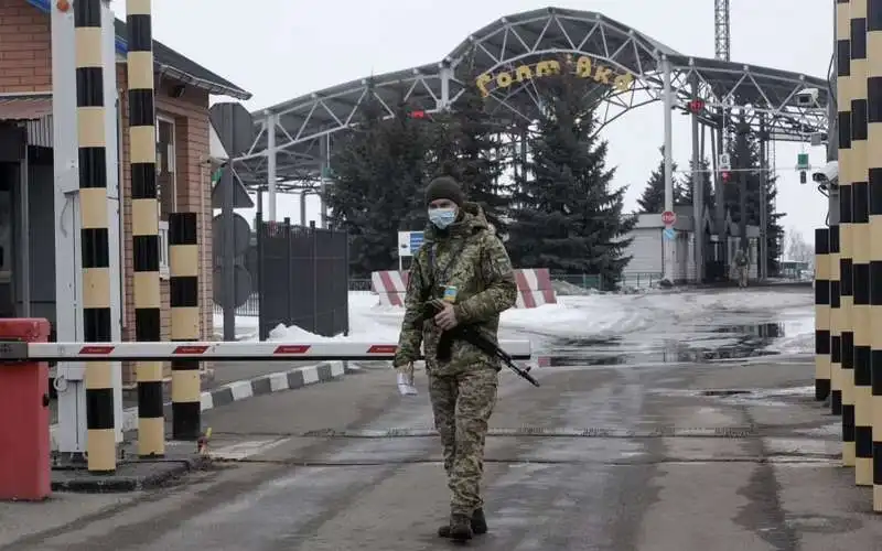 soldato ucraino  di guardia a goptovka