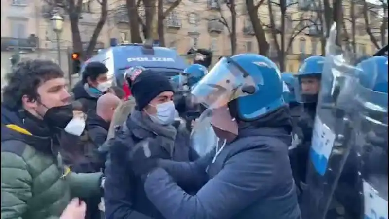 violenze sugli studenti a torino 1