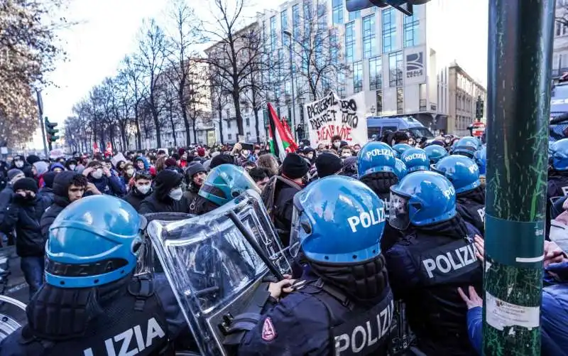 violenze sugli studenti a torino 2