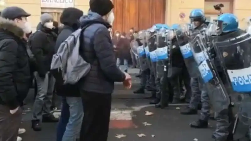 violenze sugli studenti a torino 3