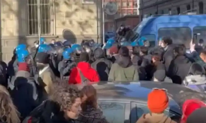 violenze sugli studenti a torino 4