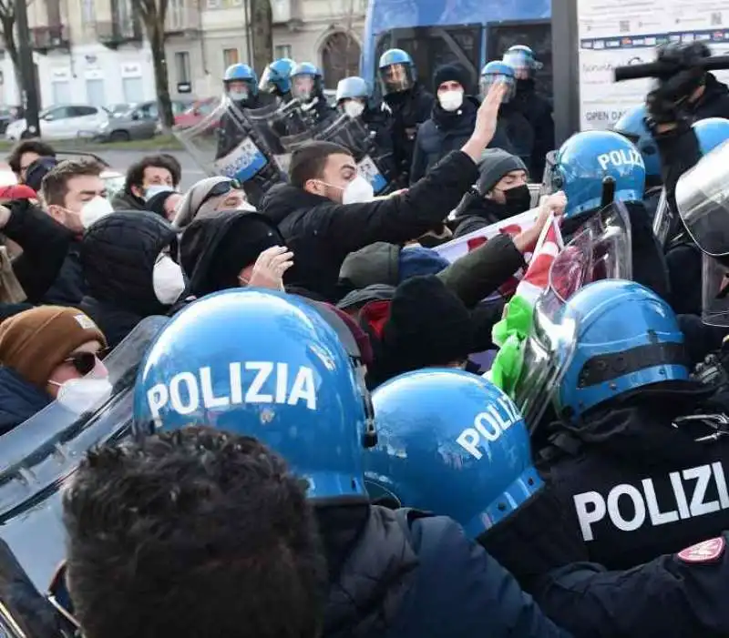 violenze sugli studenti a torino 5