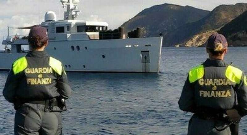 yacht in campania non dichiarati al fisco