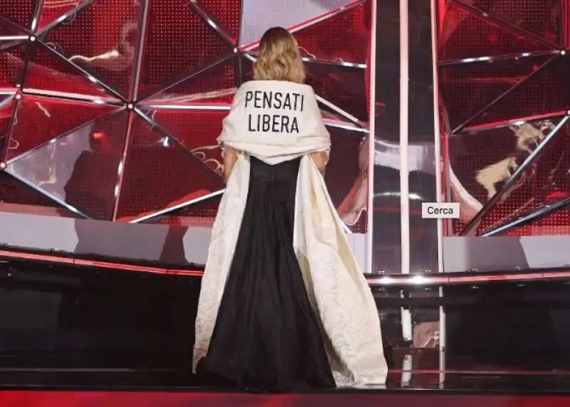 abiti chiara ferragni prima serata sanremo 28