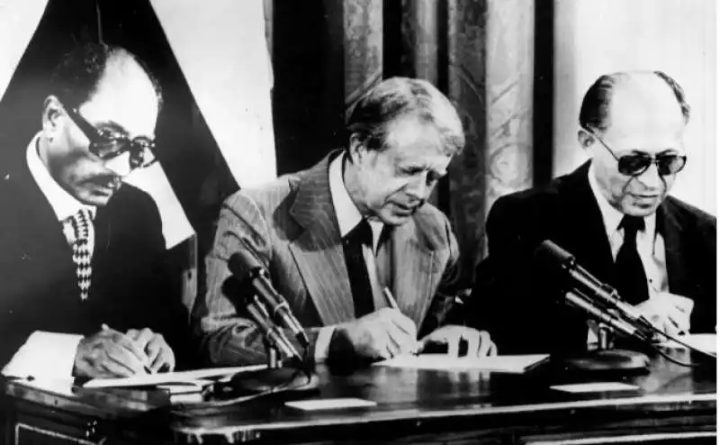 accordi di camp david 1978 jimmy carter con anwar al sadat e menachem begin 