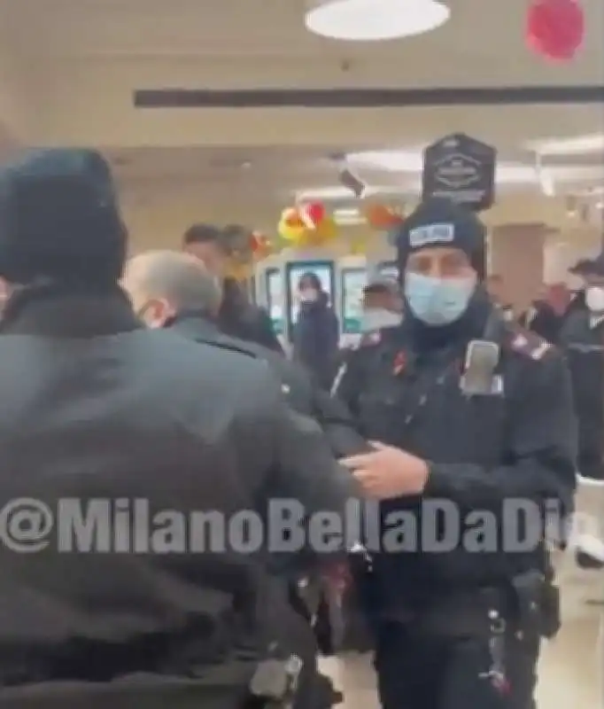 aggressione al mcdonalds di milano centrale 1