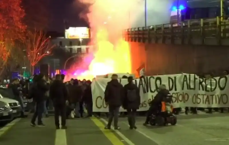 anarchici in sostegno di cospito a roma 4