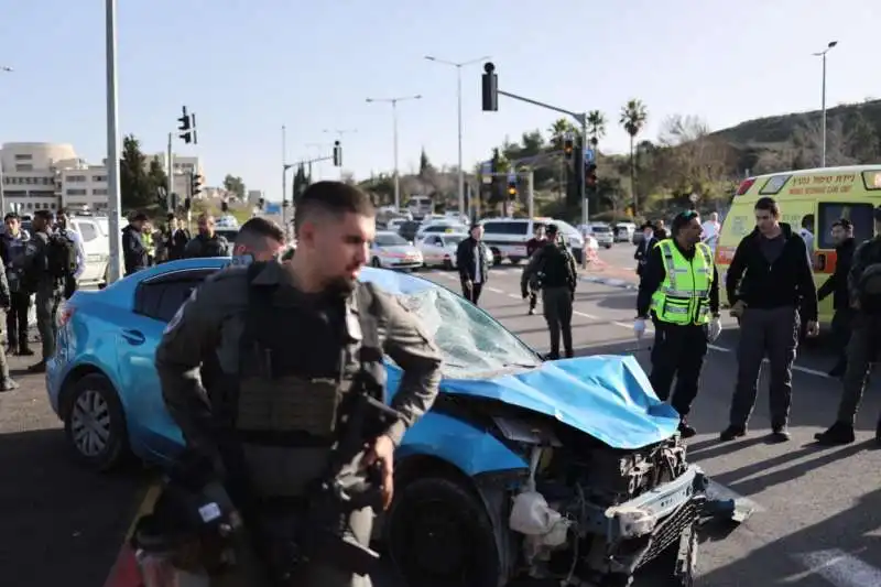 attentato alla fermata del bus a gerusalemme