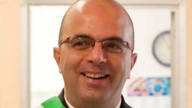 Baranzate, sindaco pd Luca Elia