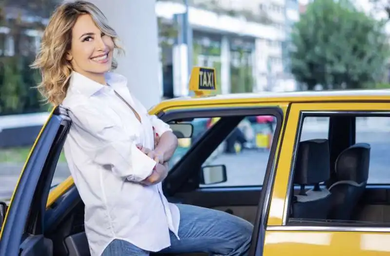 barbara d'urso   taxi a 2 piazze  