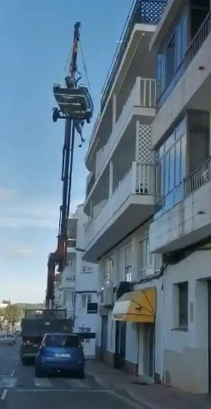 barca sul balcone a minorca 5